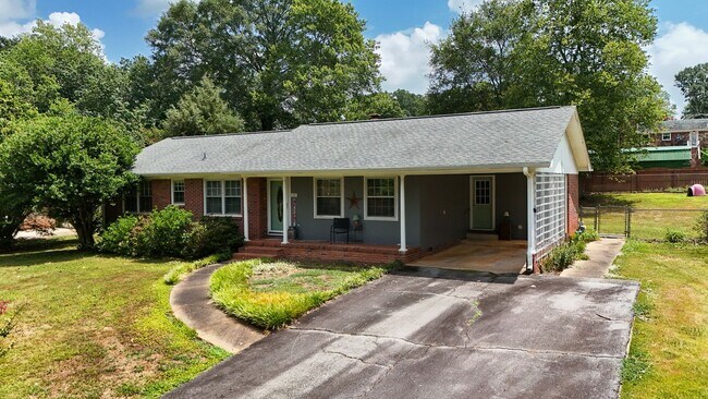 Foto del edificio - Charming 3BR/2BA Home for Rent in Clemson ...
