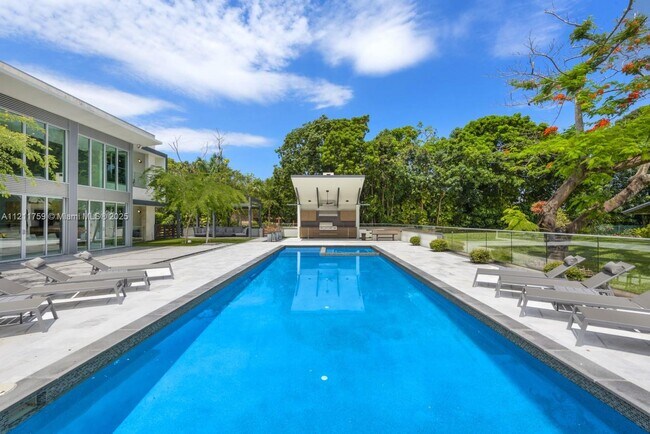 Foto del edificio - 14305 Stirling Rd