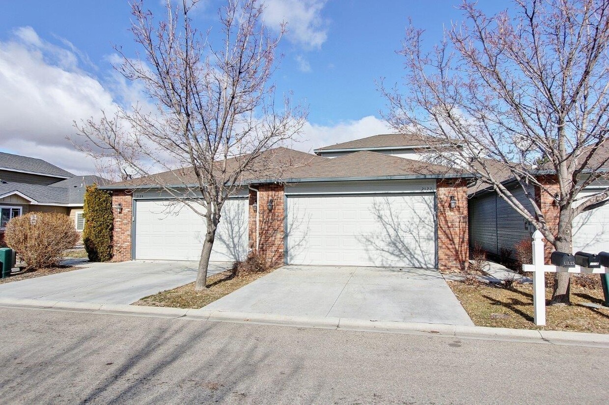 Foto principal - 2122 W Pine Ave