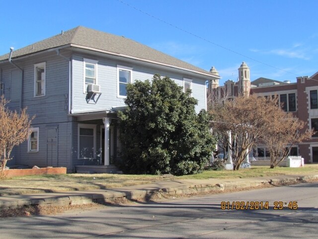 Foto del edificio - 208 W Watts St