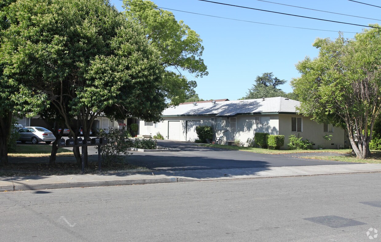 Building Photo - 214-224 Corson Ave