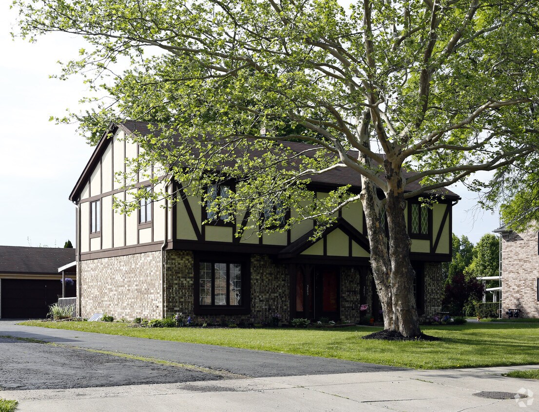 Primary Photo - 5803 Cresthaven Ln