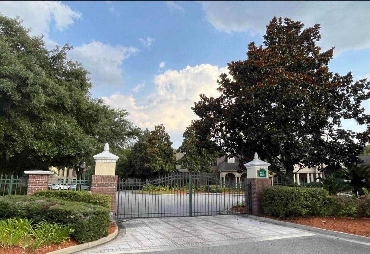 Building Photo - 7800 Point Meadows Dr