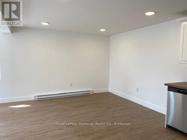 Building Photo - 105 Maple St