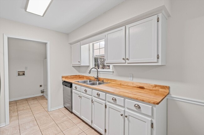 Building Photo - 165 Montclair Loop