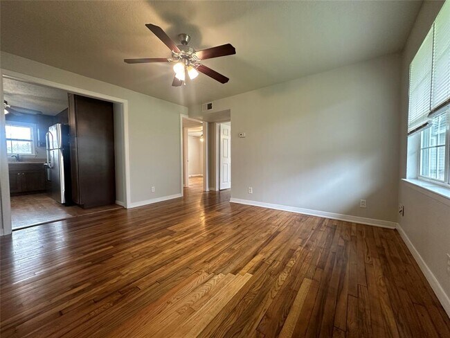 Foto del edificio - 906 Westford St