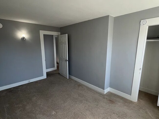 Foto del edificio - This 3 Bedroom home on the north end