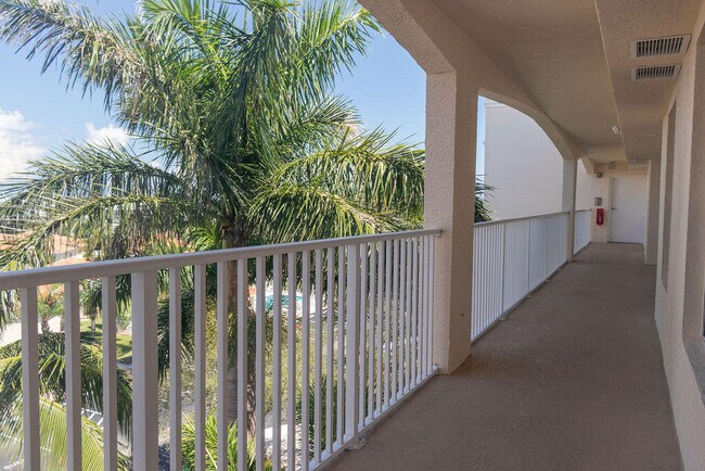 Building Photo - 561 Casa Bella Dr