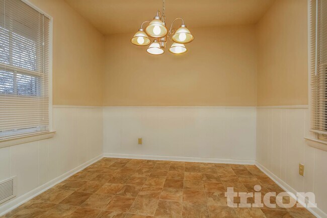 Building Photo - 3842 Wesley Dr