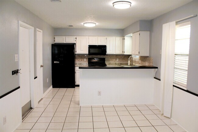 Foto del edificio - 1217 Brookhollow Dr