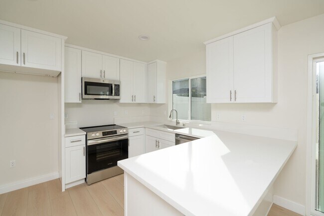Building Photo - BEAUTIFULLY RENOVATED 2 BEDROOM 2 BATHROOM UNIT IN ARCADIA!!