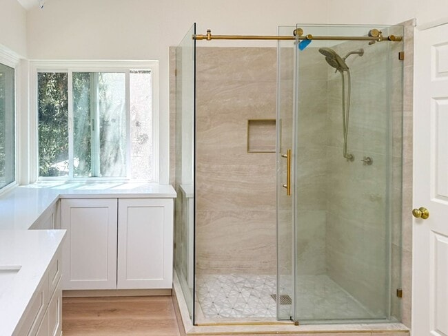 Building Photo - Stunning Remodeled Home in Dana Woods – Co...