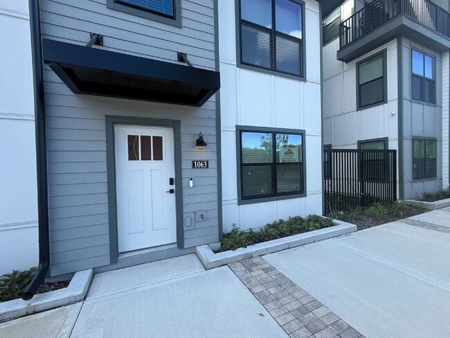Building Photo - Modern 2-Bedroom Townhome with Garage Park...