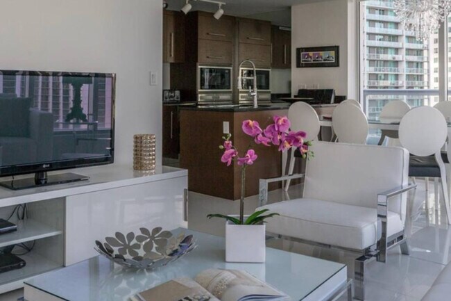 Building Photo - 485 Brickell Ave