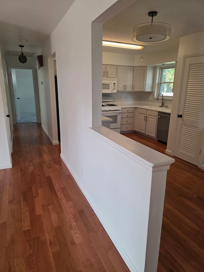 Building Photo - 3500 Glen Arbor Dr
