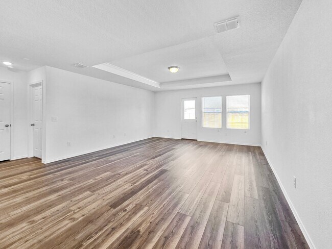 Foto del edificio - Brand New 4BR 3BA Home w/ Quartz Kitchen • 2-Car Garage • Fenced Yard in Elizabeth Creek