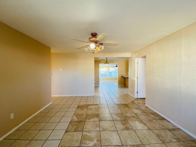Foto del edificio - 4/2 Home with a backyard!
