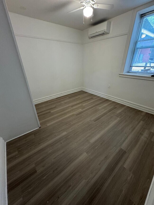 Foto del edificio - 757 E 213th St