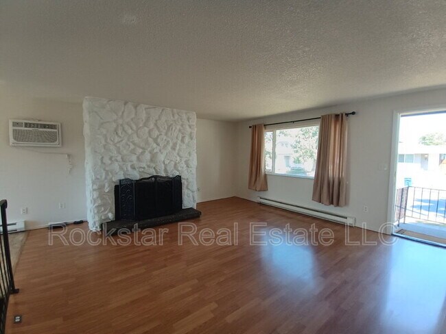 Foto del edificio - 702 E Bridgeport Ave