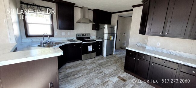 Building Photo - Brand New Front Porch Model Mobile Home