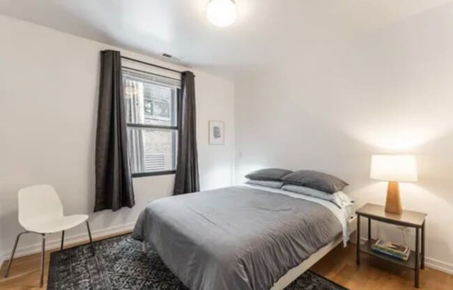 Building Photo - Quaint 2 Bed 2 Bath available in the Uptown area