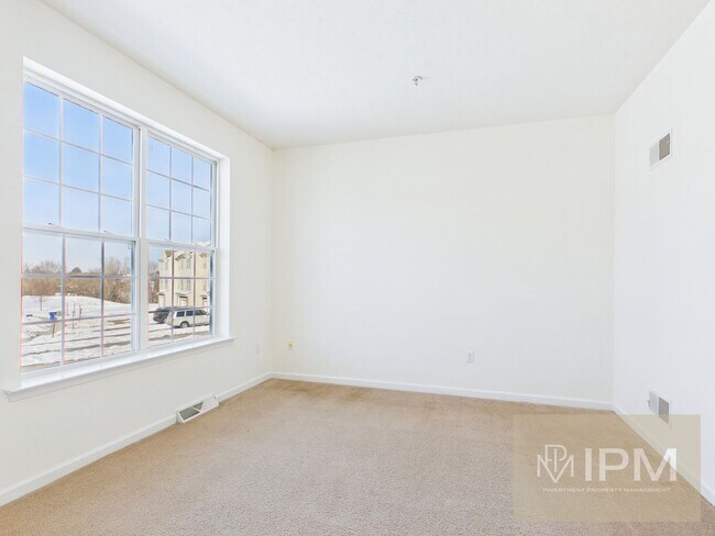 Foto del edificio - Spacious 3 Bedroom, 2.5 Bath Townhome in Spring Grove School District!