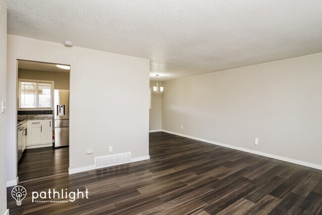 Foto del edificio - 1018 Fosdick Drive, Colorado Springs, CO, ...