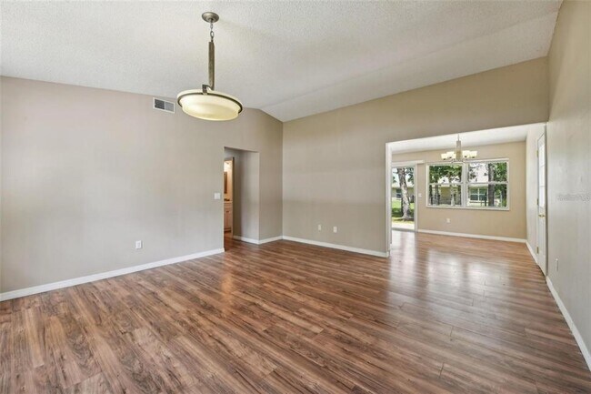Foto del edificio - 5 Cedar Ln