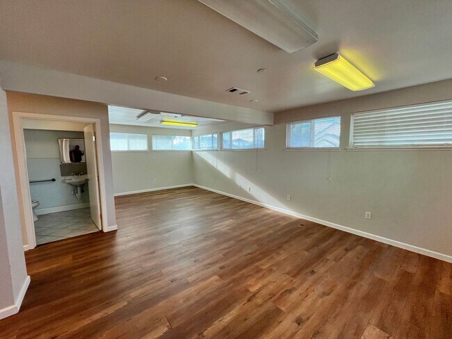 Foto del edificio - Wonderful single story home located near D...