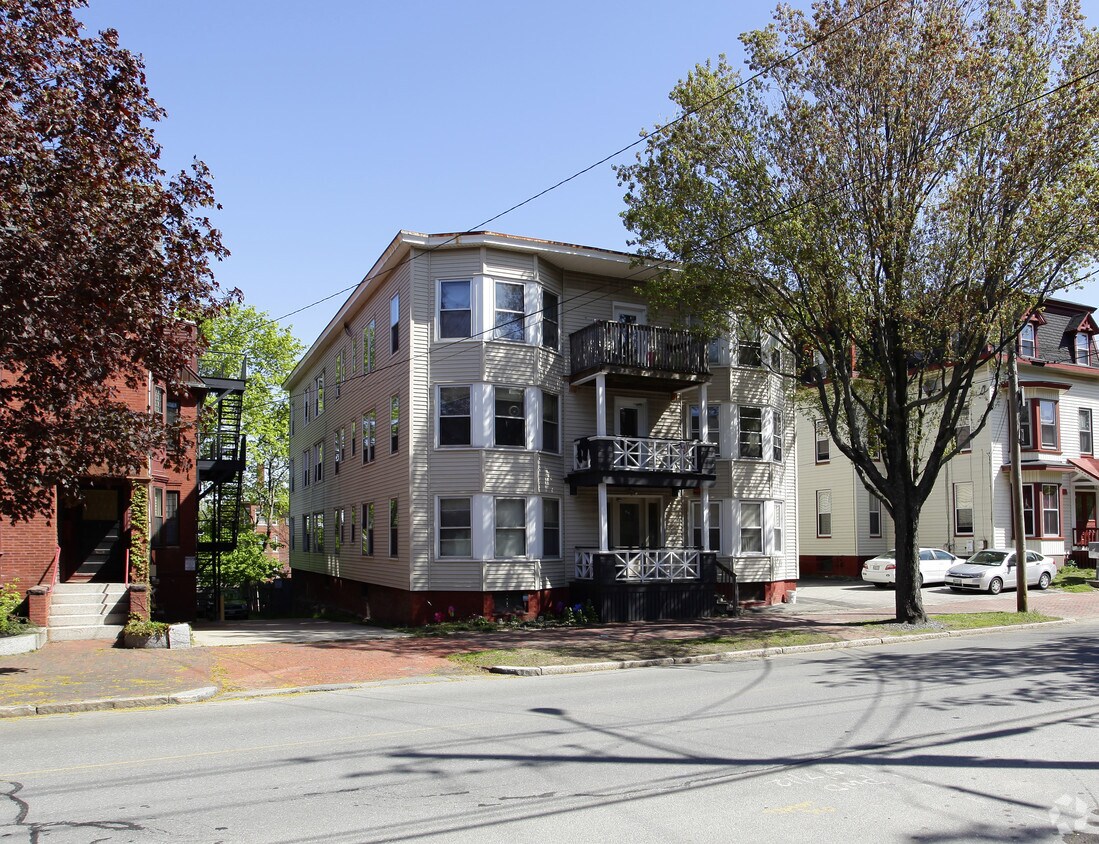 Building Photo - 497 Cumberland Ave