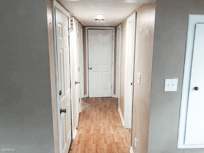 Foto del edificio - 2 br, 1 bath Duplex - 5032 Delray Dr Unit B