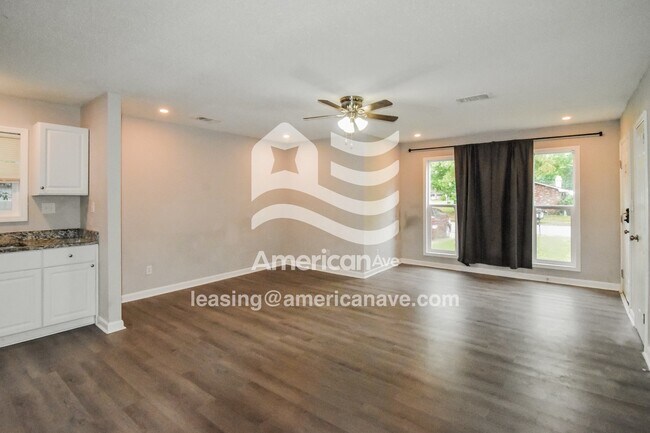 Foto del edificio - 629 Durward Dr