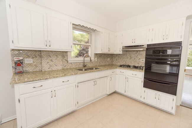 Building Photo - 7800 79th Pl