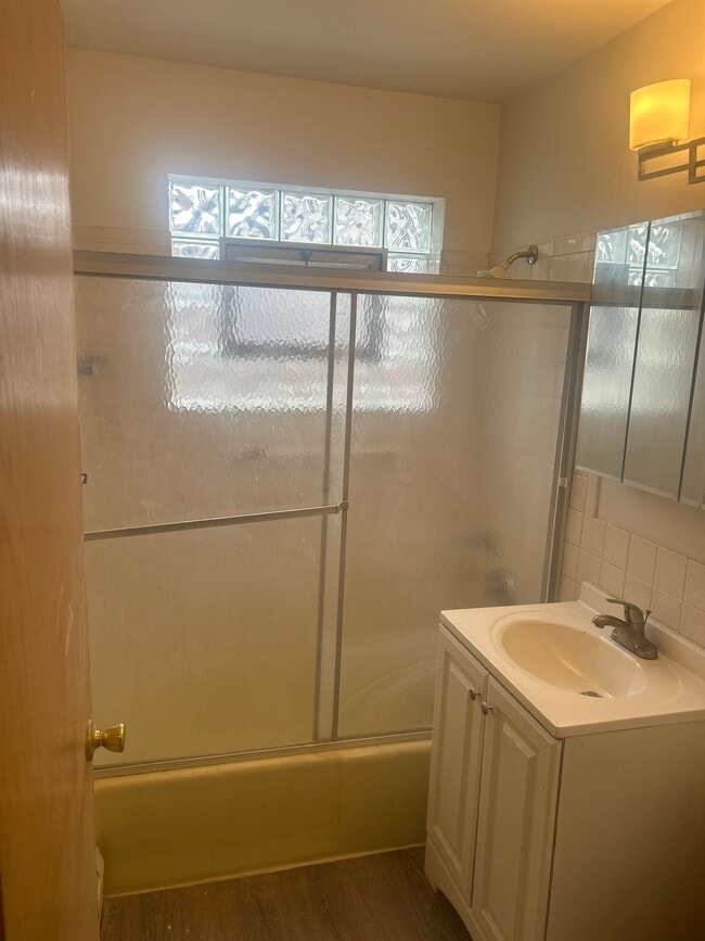 Building Photo - 3438 S Oak Park Ave