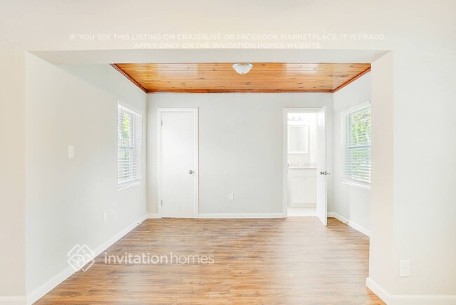 Building Photo - 1115 N Powers Dr