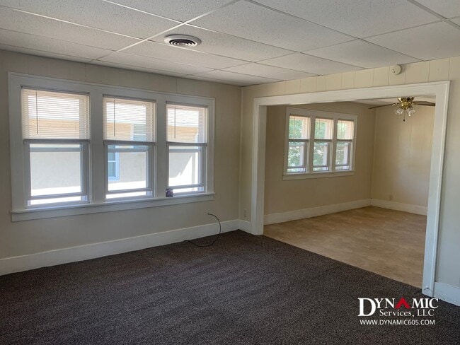 Foto del edificio - 713-715 W 16th St