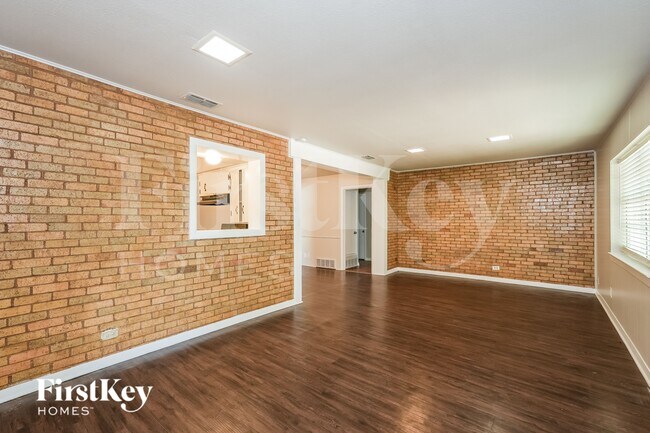 Building Photo - 619 S Alexander Ave