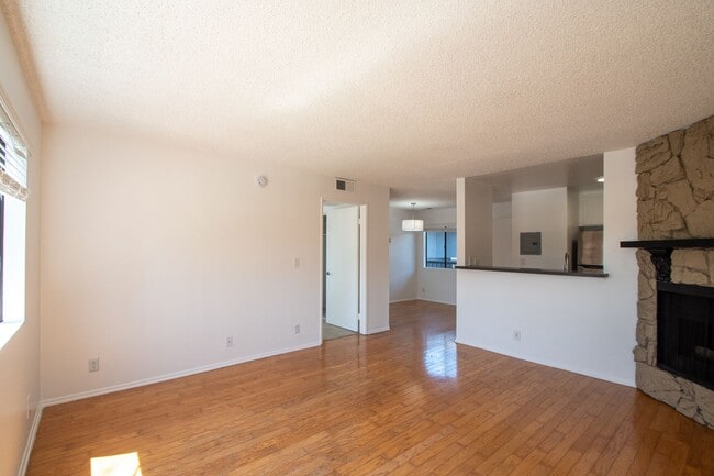 Building Photo - 12249 Oxnard St