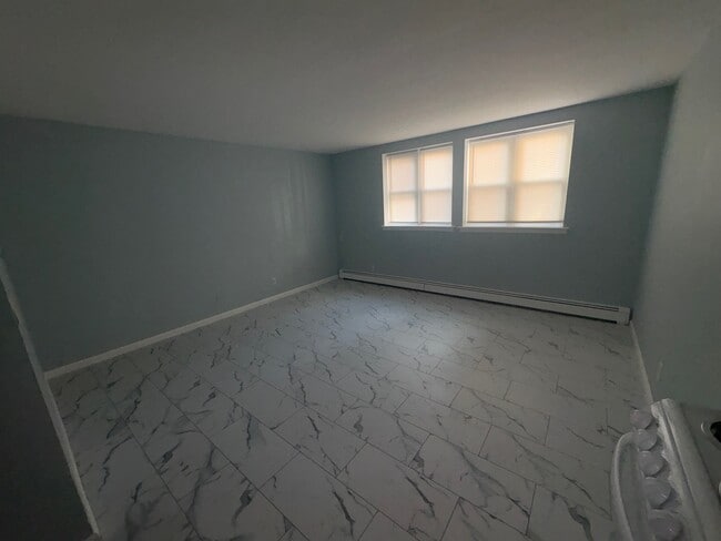 Building Photo - 702-704-704 Fifth Ave