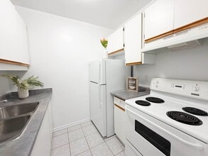 Building Photo - 1630 Agincourt Ave