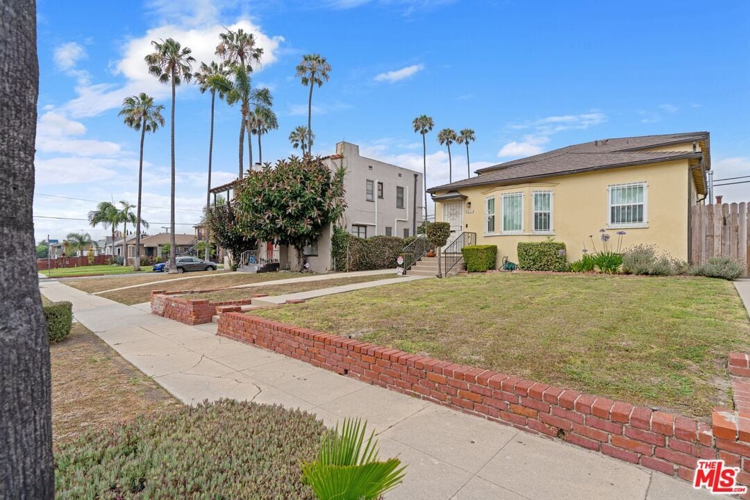 5619 Keniston Ave, View Park, CA 90043 Room for Rent in View Park, CA