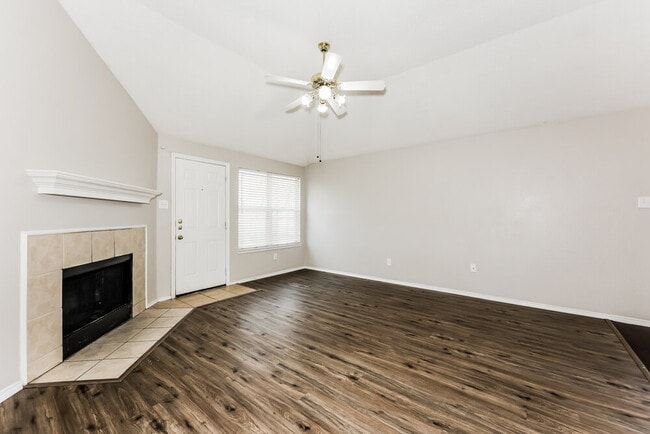 Building Photo - 833 Beaver Creek Dr