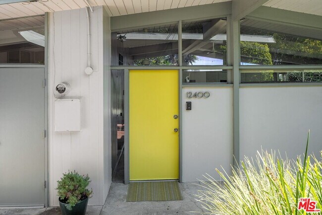 Foto del edificio - 12400 Deerbrook Ln