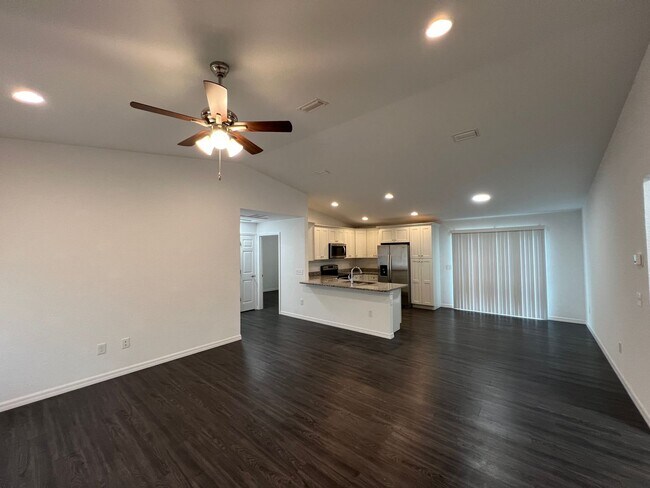 Building Photo - Beautiful 3 BD/2BA Home in Ocklawaha!!
