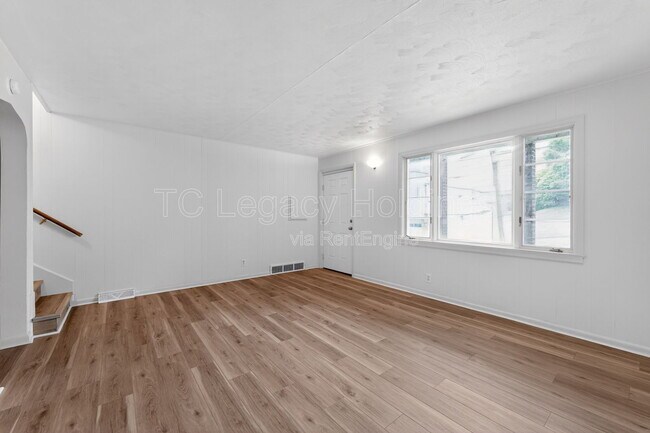 Building Photo - 321 Clark St