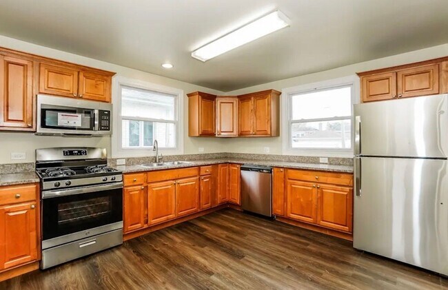 Foto del edificio - 7709 Mayfield Ave