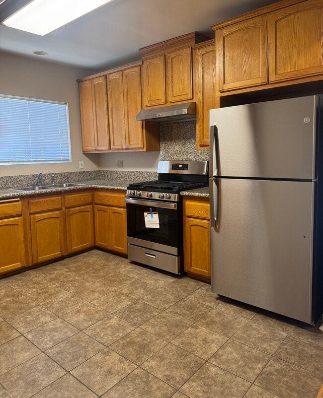 Building Photo - 2101 Hillcrest Dr