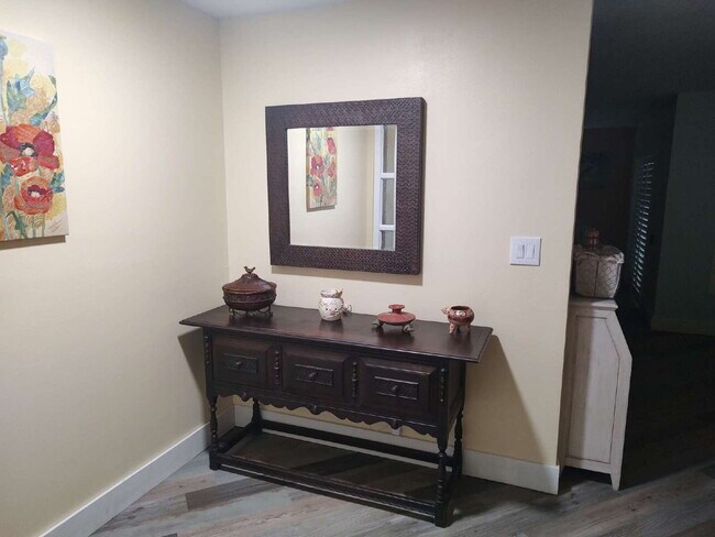 Foto del edificio - "Fully Furnished 2-Bedroom 2 Full Baths in New Port Richey – Your Perfect Retreat Awaits!"