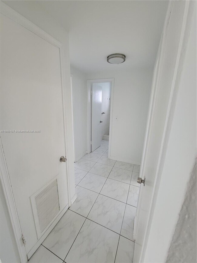 Foto del edificio - 2452 SW 5th St