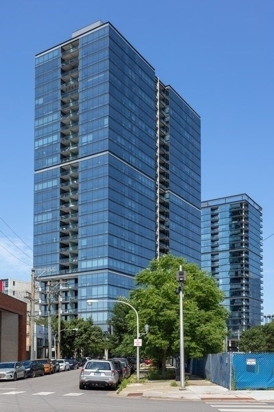 Primary Photo - 860 W Blackhawk St